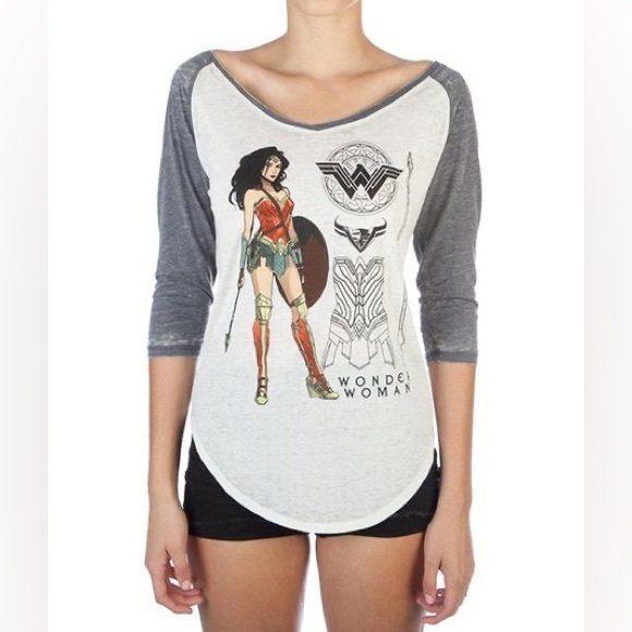 Wonder Woman DC Comics V-neck raglan size small - Picture 3 of 4